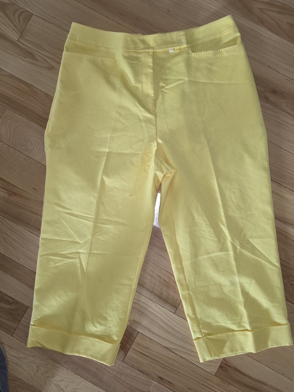 Koret Bright Yellow Capri Pants